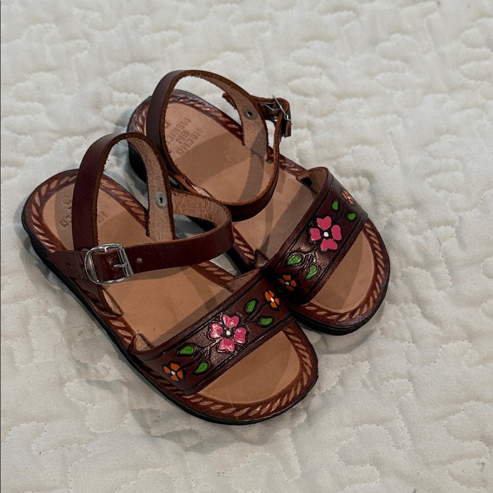 Artisanal Mexican Sandals with Hand-Painted Flowers